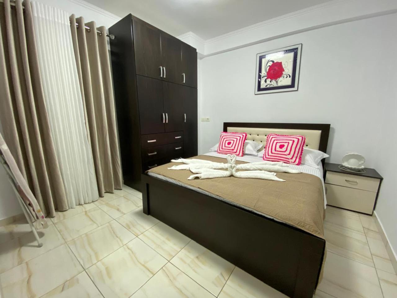 Olive Tree Apartment ซารานเดอ ภายนอก รูปภาพ