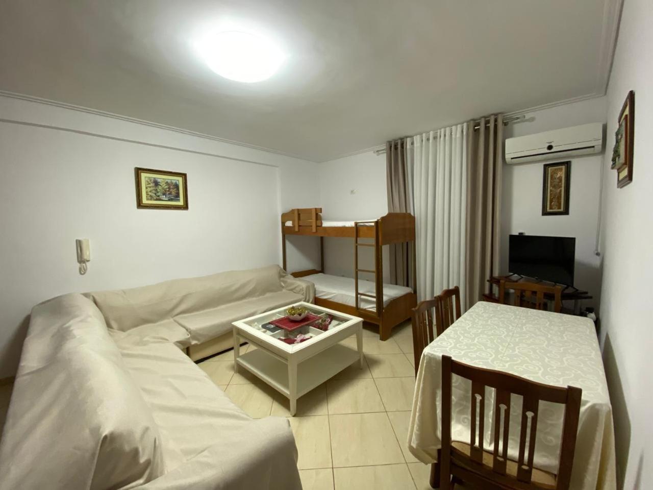 Olive Tree Apartment ซารานเดอ ภายนอก รูปภาพ