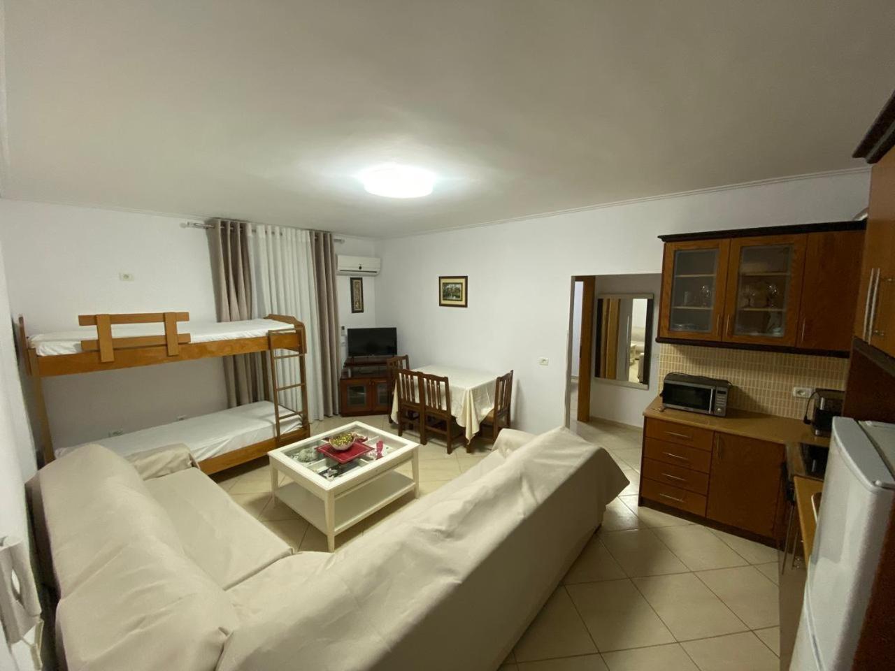 Olive Tree Apartment ซารานเดอ ภายนอก รูปภาพ